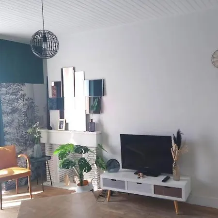 Une Chambre Avec Balcon Apartment Chambly