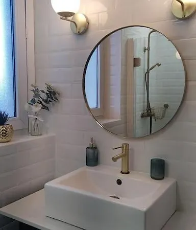 Apartment Une Chambre Avec Balcon *