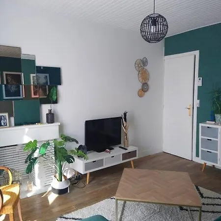 Une Chambre Avec Balcon Apartment Chambly