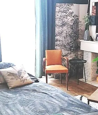 Une Chambre Avec Balcon